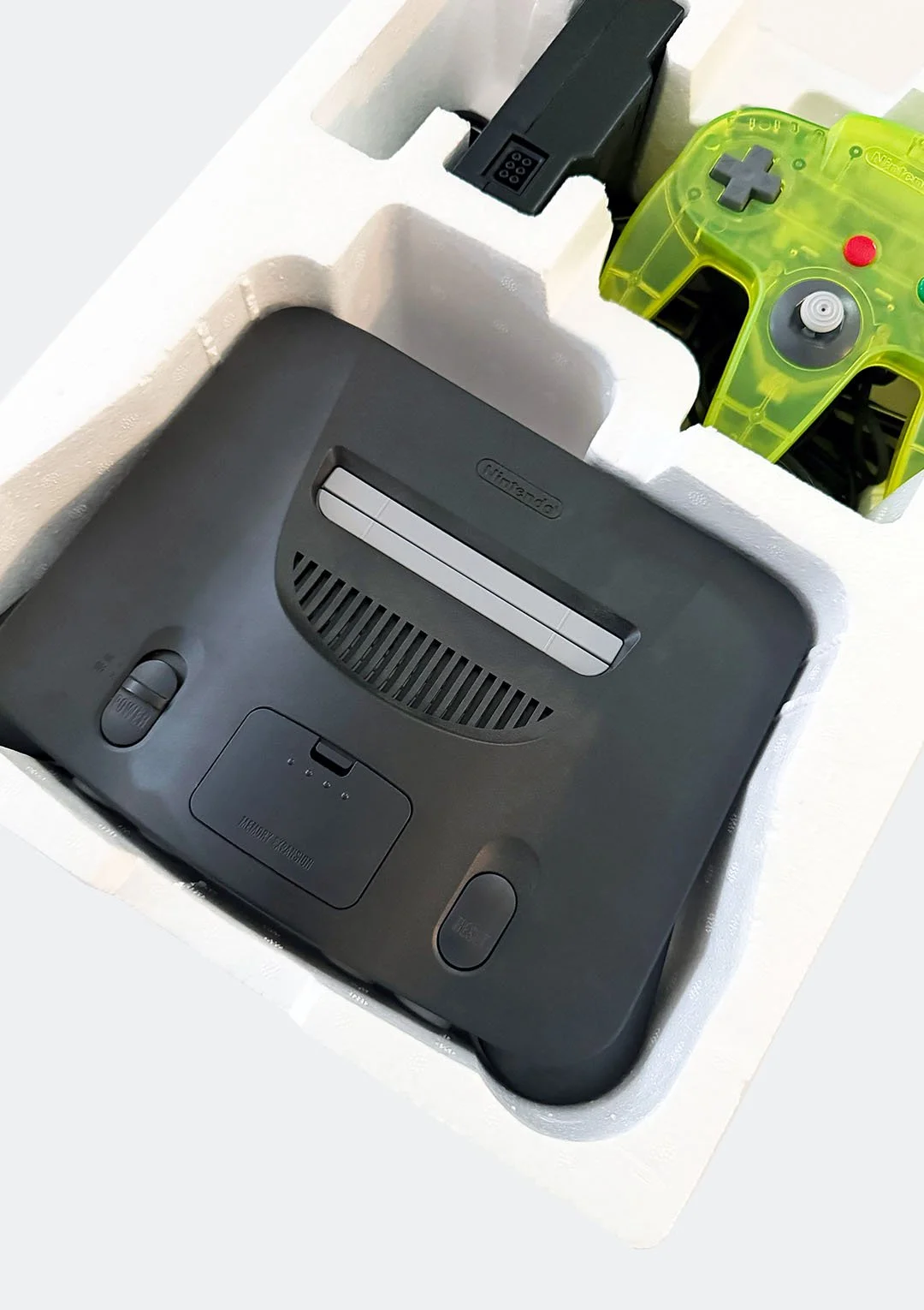 nintendo_64_toys_r_us_07.jpg