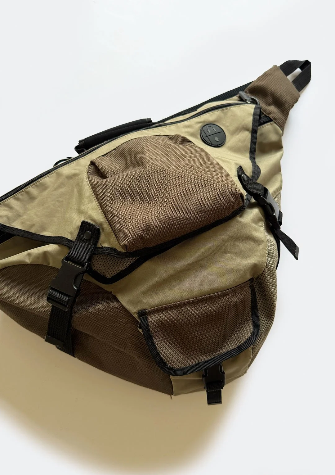 gap_khaki_sling_03.jpg
