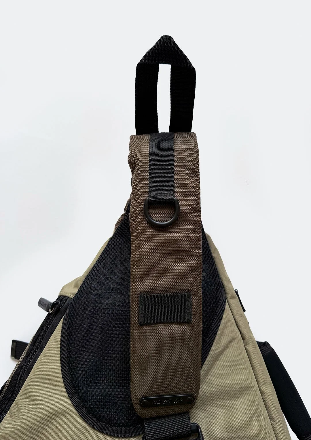 gap_khaki_sling_16.jpg