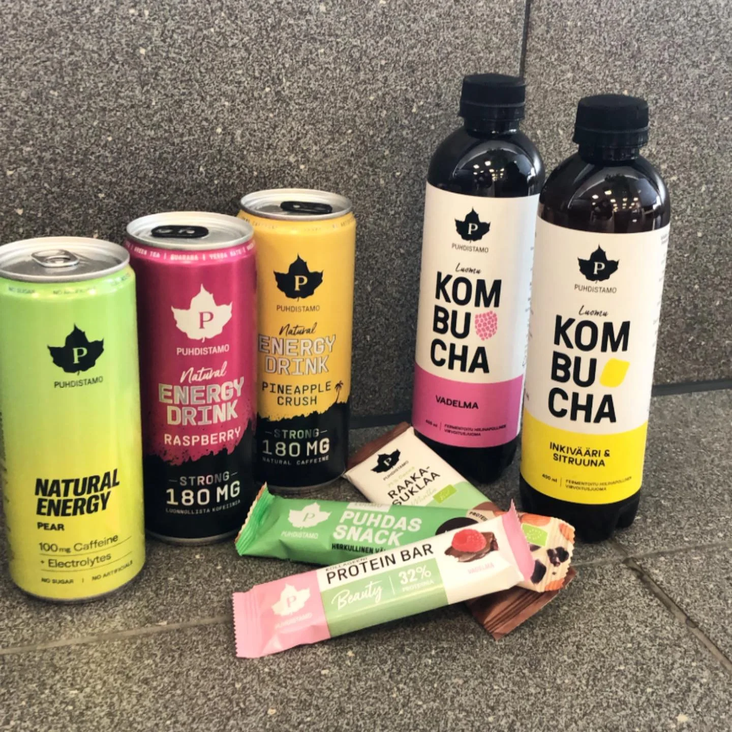 Puhdistamon valikoimaa saapunut kahvilaamme, ovatko n&auml;m&auml; sinulle jo tuttuja tuotteita? 😍

🩷 Natural Energy drik 
💚 Natural Energy Pear
💛 Luomu Kombucha
🤎 Raakasuklaa
🤍 Kollageeni Beauty proteiinipatukka
🧡 PuhdasSnack

Tervetuloa osto