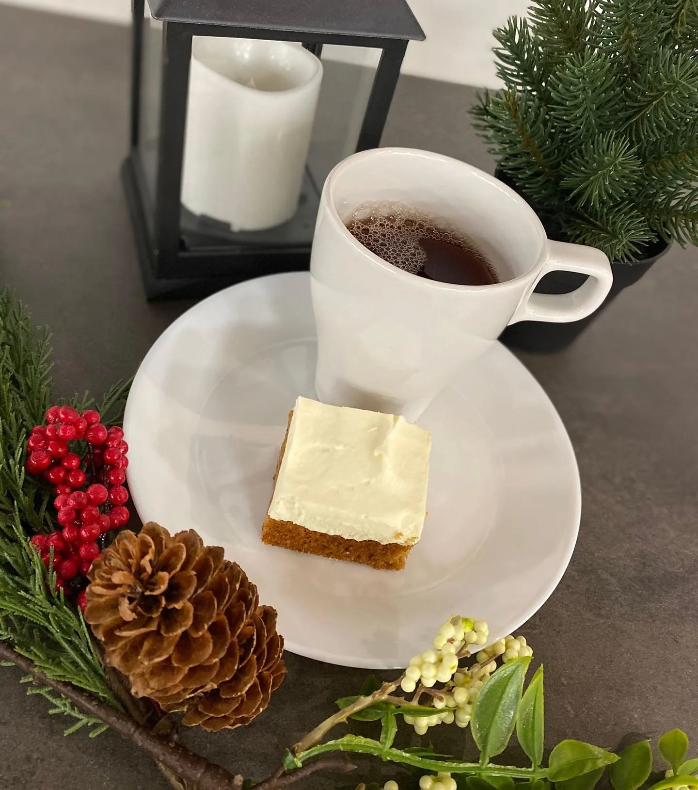 Ihanaa perjantaita kaikille!☕️

Saatiin t&auml;n&auml;&auml;n nauttia pitk&auml;st&auml; aikaa auringosta ja sen kunniaksi julkaistaan kahvila valikoimamme uusin lis&auml;ys!

Porkkanakakku 2&euro;🥕

Ihana makea lis&auml;ys kahvin tai omassa tapauks