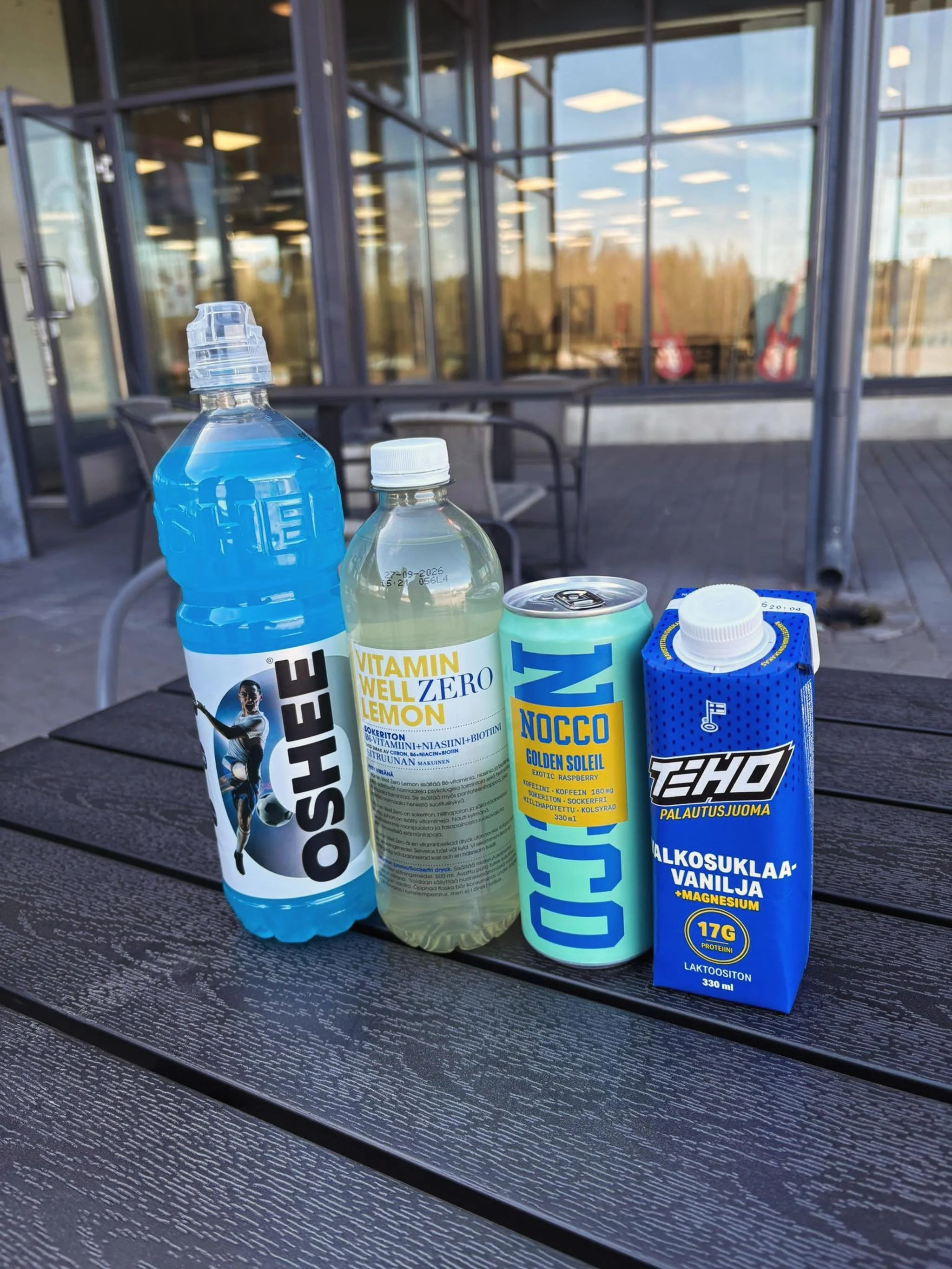 Ihanaa alkanutta viikkoa☀️

Tervetuloa nauttimaan kylmist&auml; juomista terassillemme, treenin j&auml;lkeen tai muuten vaan!✨

Nappaa mukaan palauttava Teho, virkist&auml;v&auml; Nocco, vitamin well tai oshee🩵

Kahvilastamme l&ouml;yd&auml;t my&oum