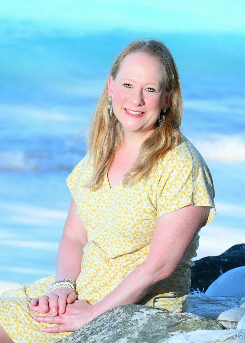 Therapist Lisa Olinger smiling. Schedule an individual relational trauma, family estrangement, or sex therapy session in Ann Arbor Michigan.