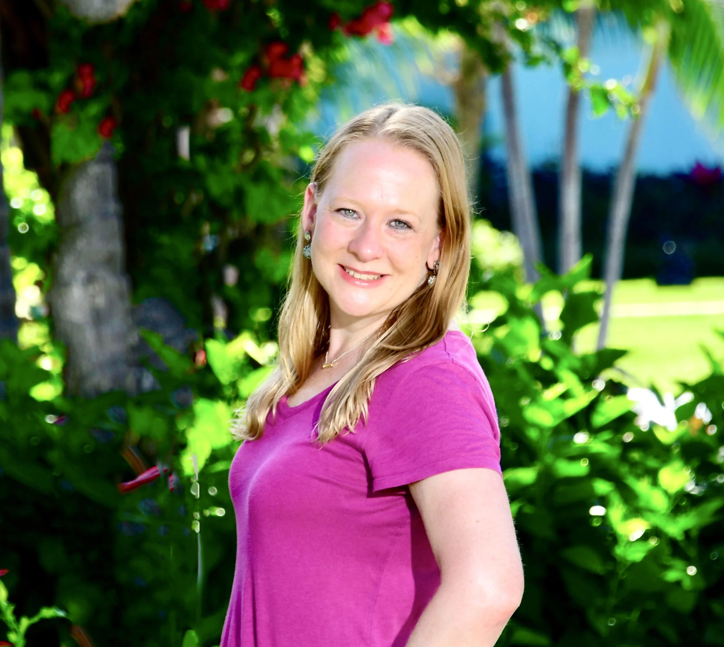 Headshot of therapist Lisa Olinger smiling. Individual therapy for adult child family estrangement and going no contact in Ann Arbor and all throughout Michigan.