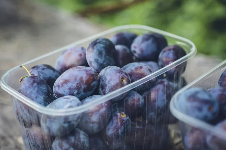 What % of your client's contracts are customized?