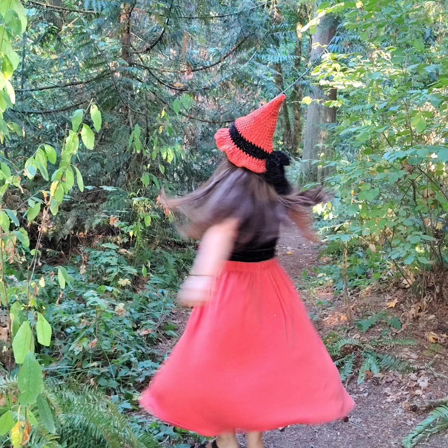 this made me dizzy af, thank satan for meclizine 😈

#crochet #witch #halloween #crochetpattern #witchhat