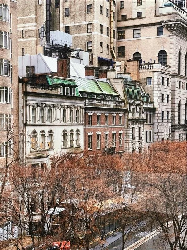 ISO 100, 64mm, 0ev, f2.2, 1/99s