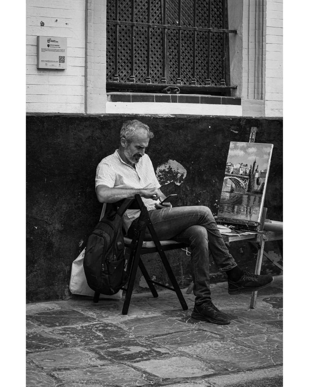 The work in progress, and the necessary pause. Creation meets distraction in the timeless light of Seville.

La obra en proceso, y la pausa necesaria. La creaci&oacute;n se encuentra con la distracci&oacute;n bajo la luz atemporal de Sevilla.

#stree