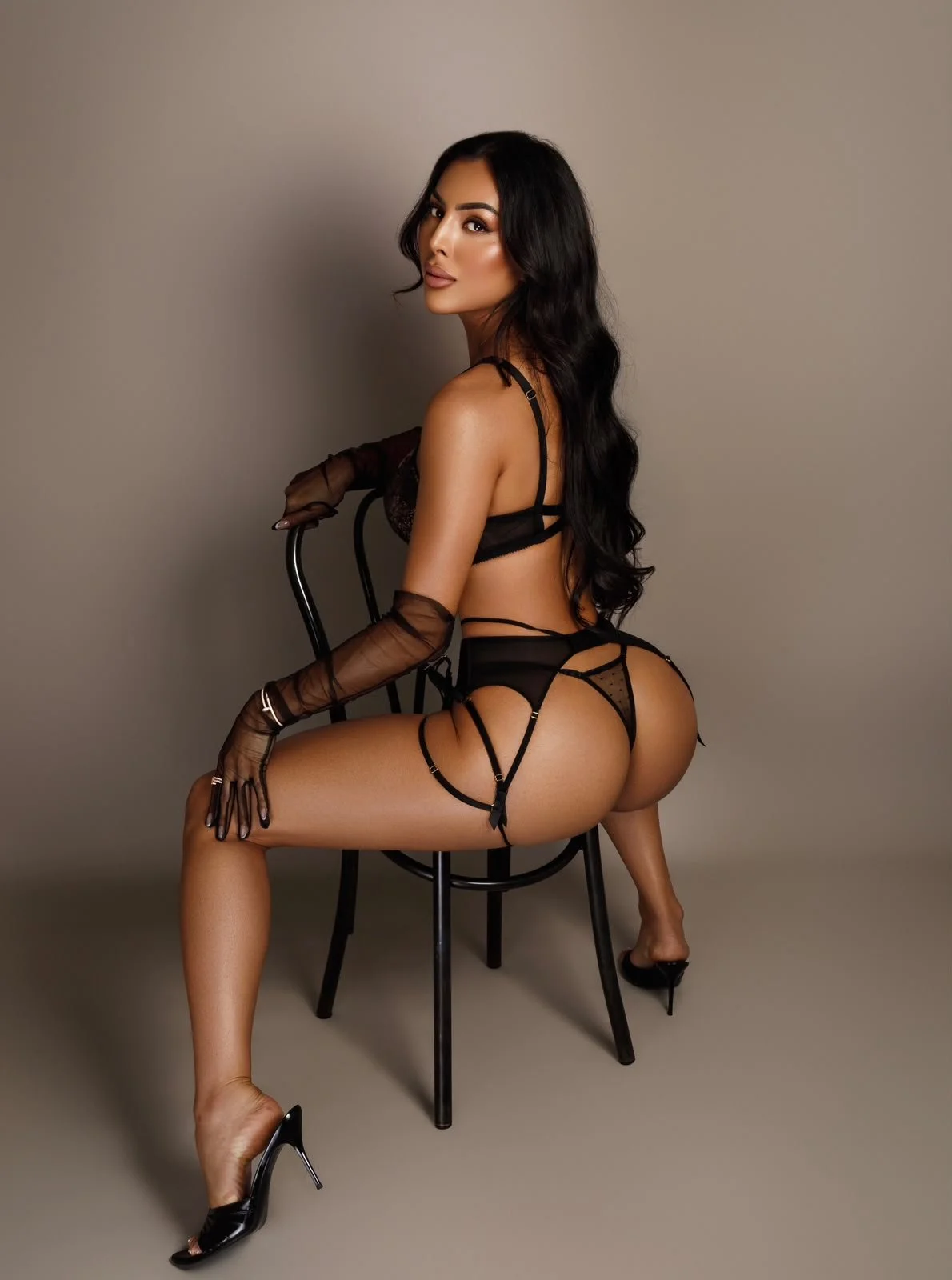 Mia British Afghan Escort London 1.jpg