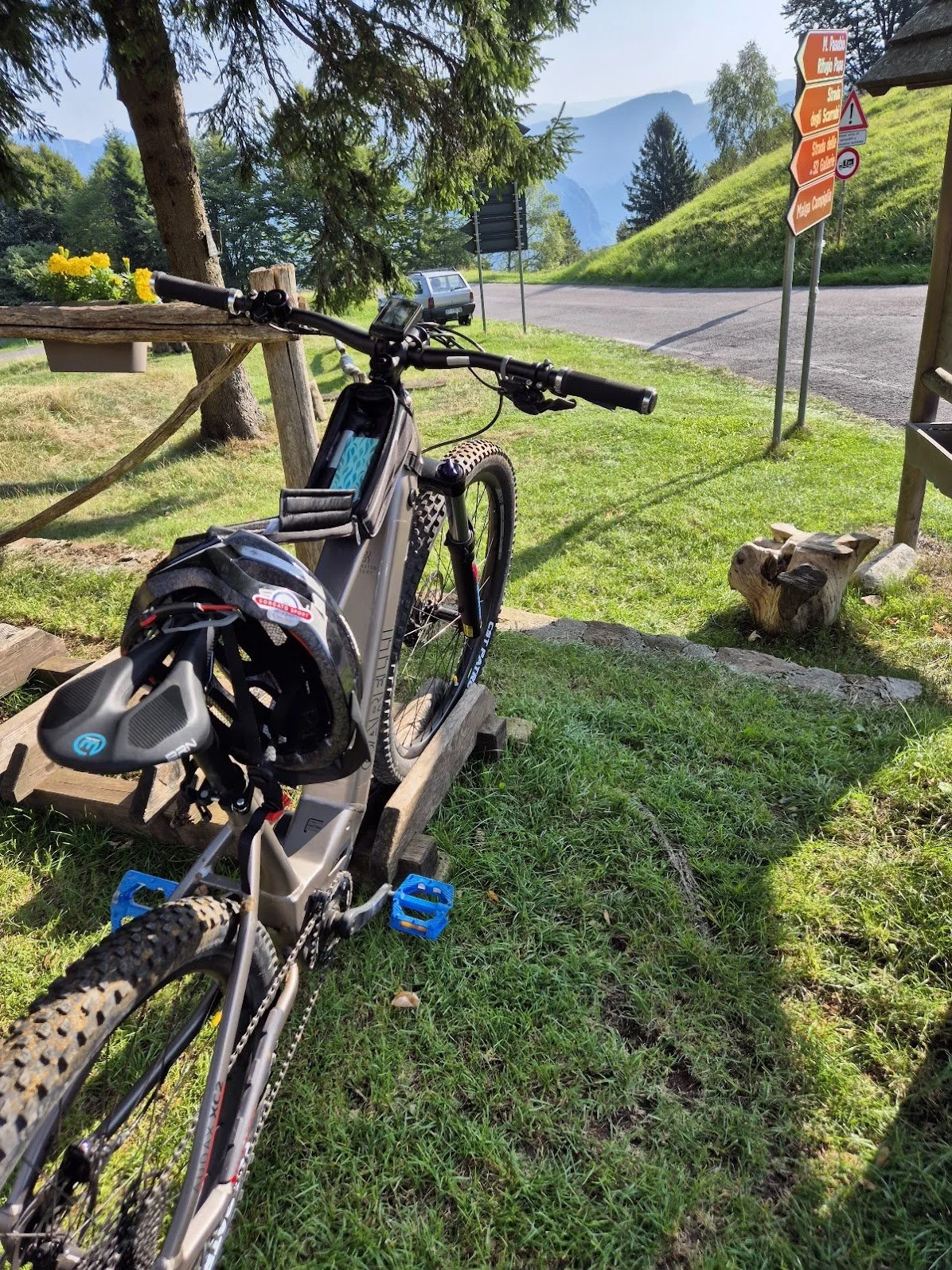 La bicicletta per scendere dal Pasubio a Schio.jpg
