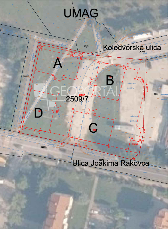 Mapa nehnuteľnosti rozdelenej na časti označené písmenami A, B, C a D, ktorú obklopujú ulice Koledvorska Ulica a Ulica Joakima Rakovca.