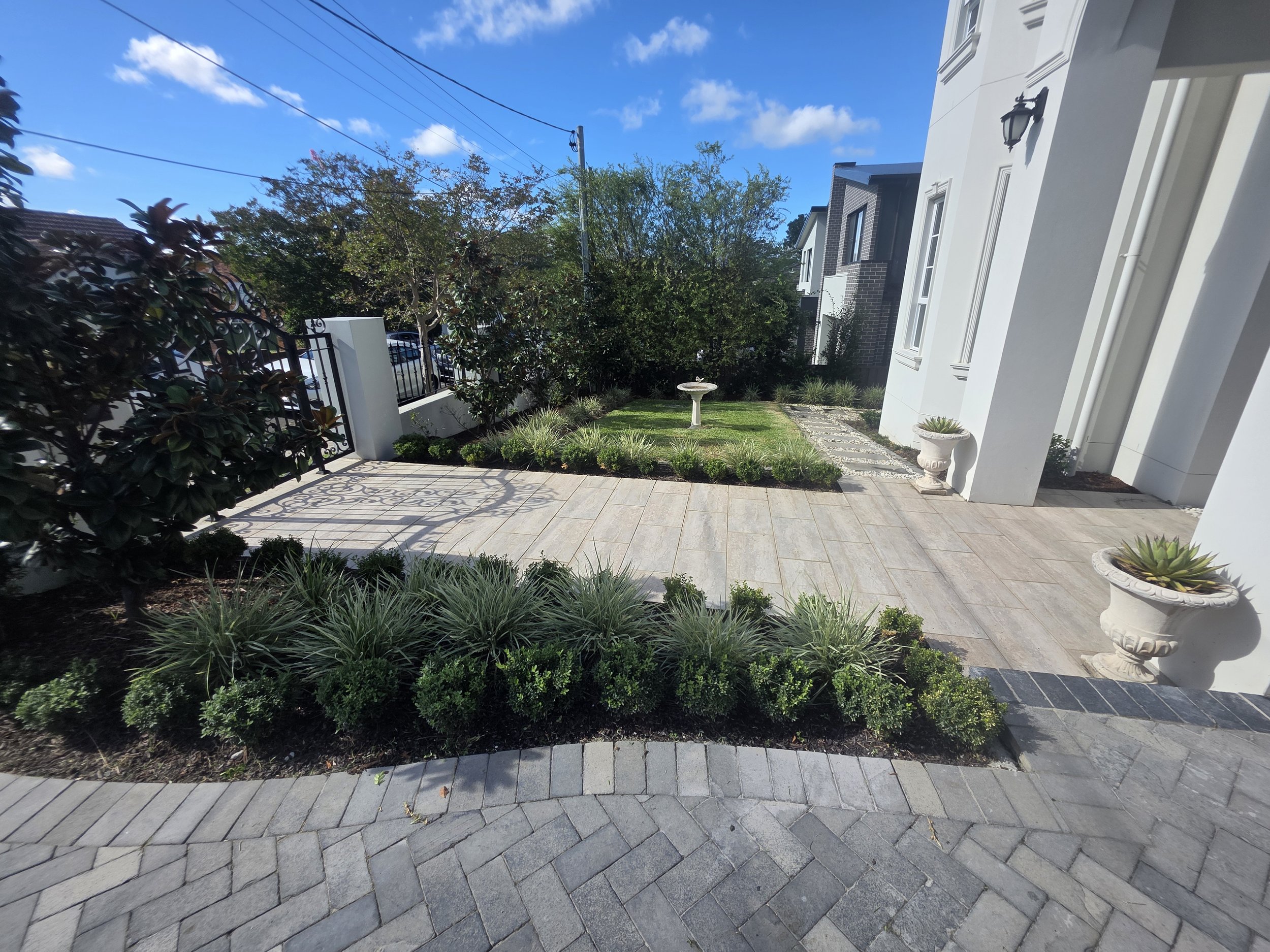Entryway landscaping Ryde house