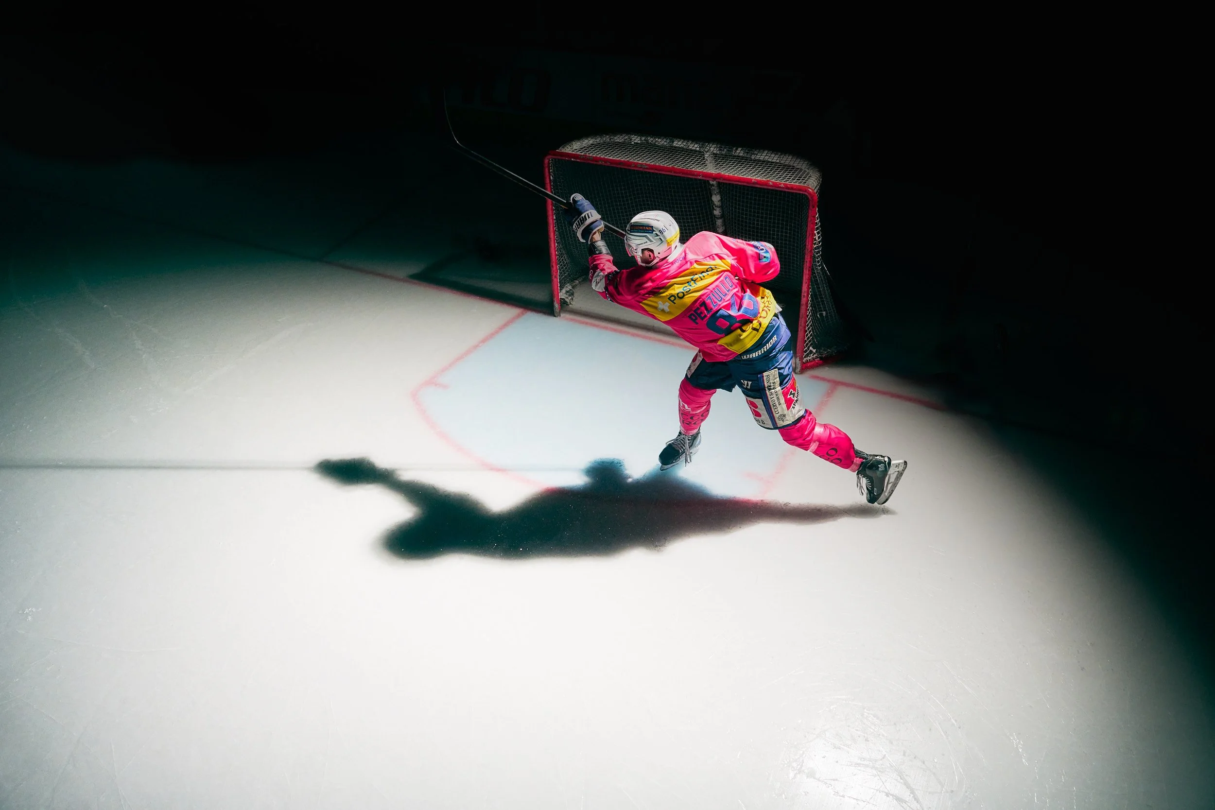 L'Hockey Club Ambrì-Piotta e il Comitato della Tappa Bellinzona-Carì del Giro d'Italia 2026 lanciano un'iniziativa congiunta a favore del ciclismo ticinese.