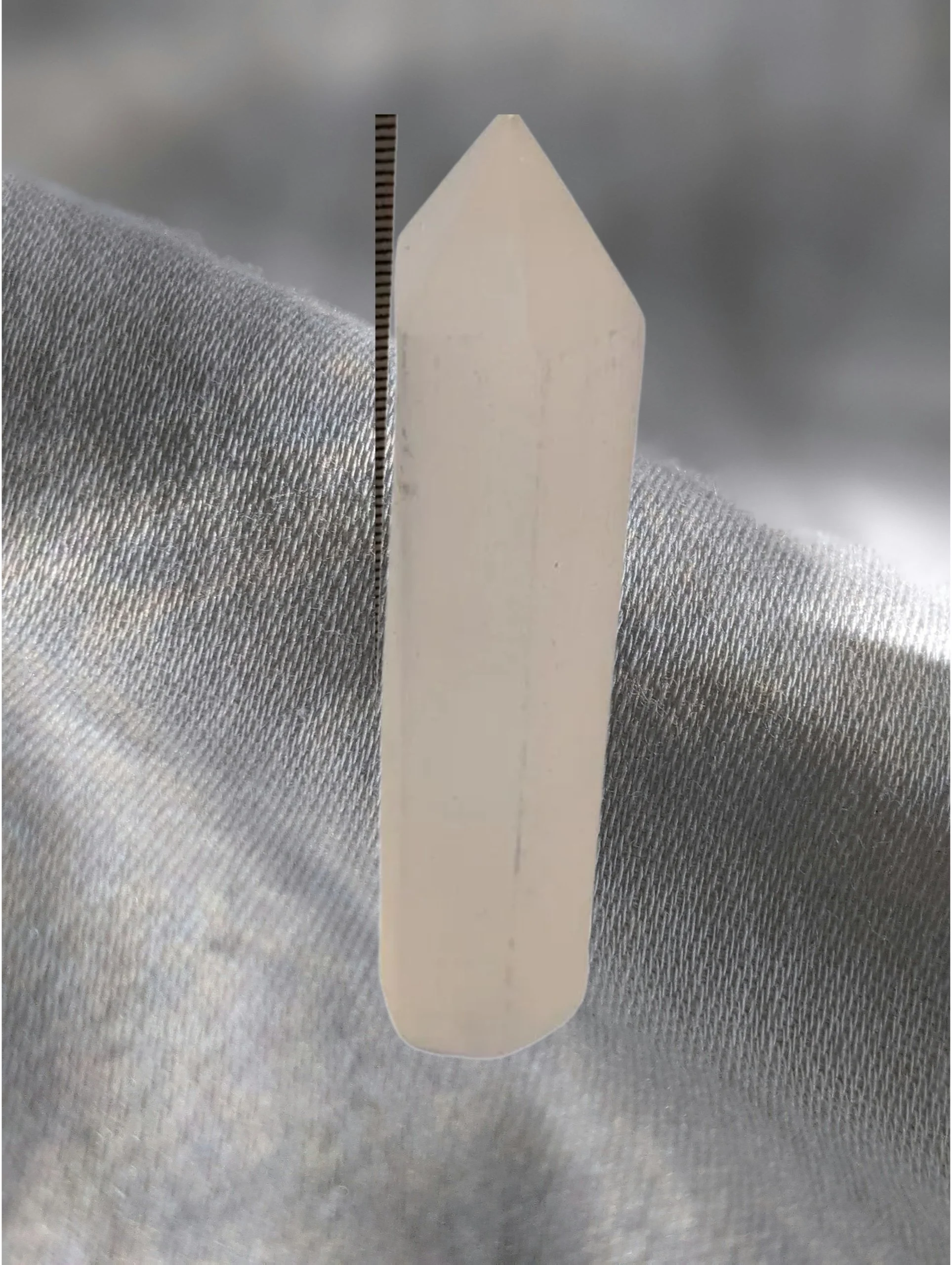 🤍 Selenite Point – Alignment, Clarity & Purification