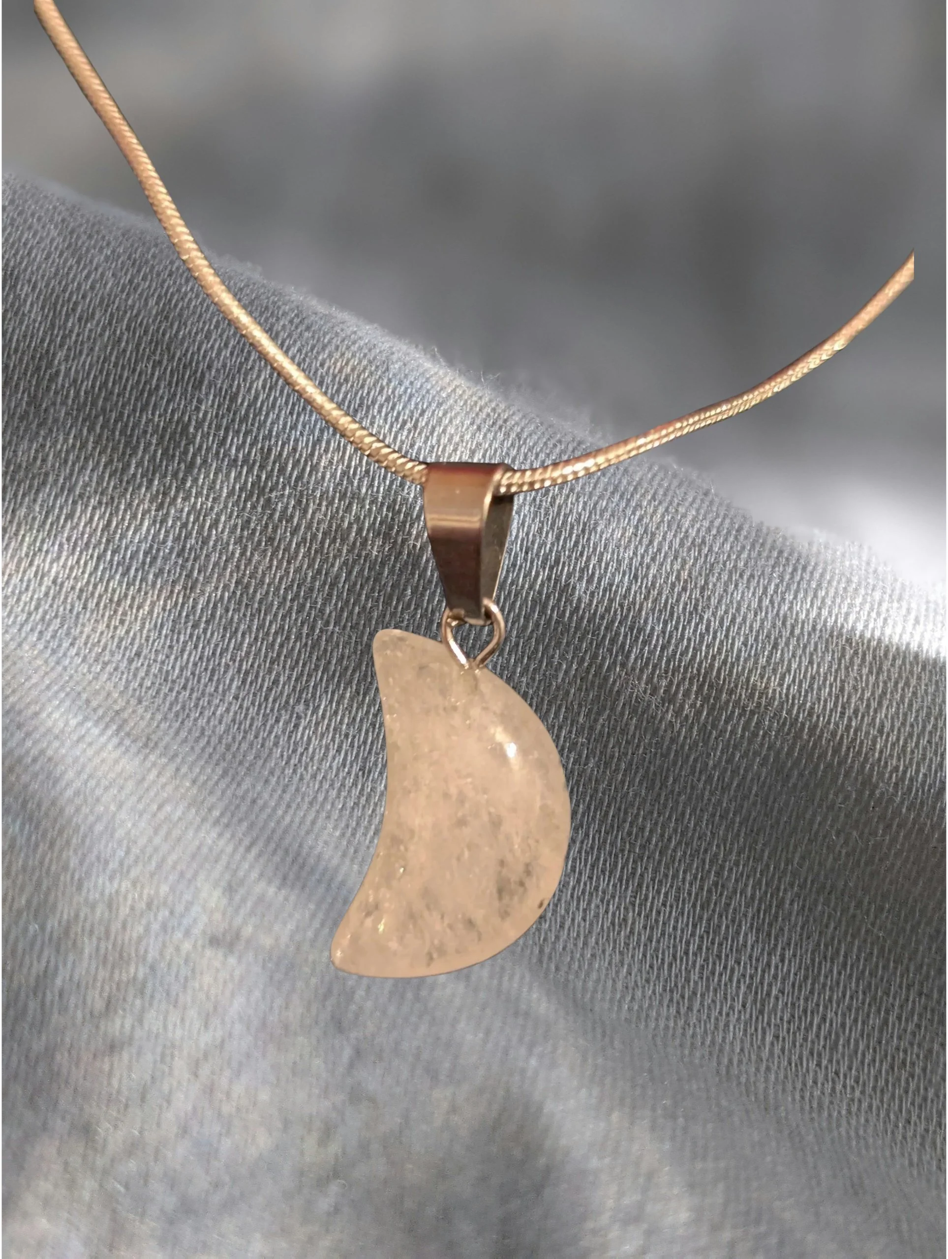 🌙 Rose Quartz Crescent Moon Pendant Necklace  ✨ Love • Emotional Balance • Gentle Renewal