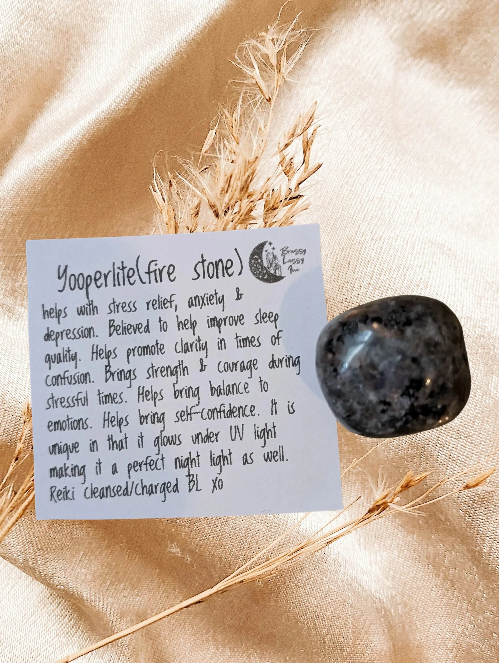 Yooperlite (🗣️ Truth • 🌙 Emotional Release • 🔮 Intuition)