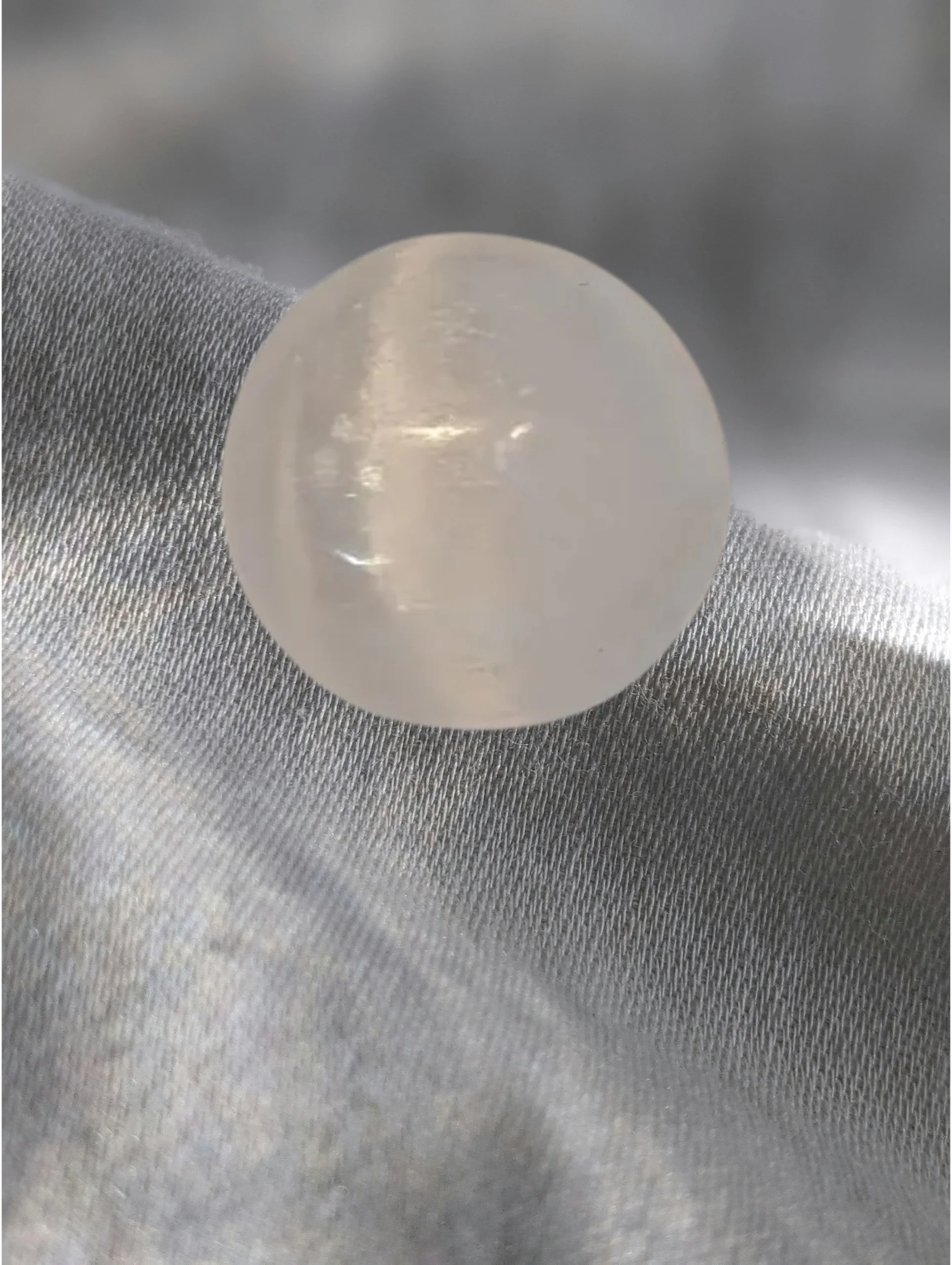 🌕 Selenite Mini Sphere – Radiance, Peace & Energetic Harmony