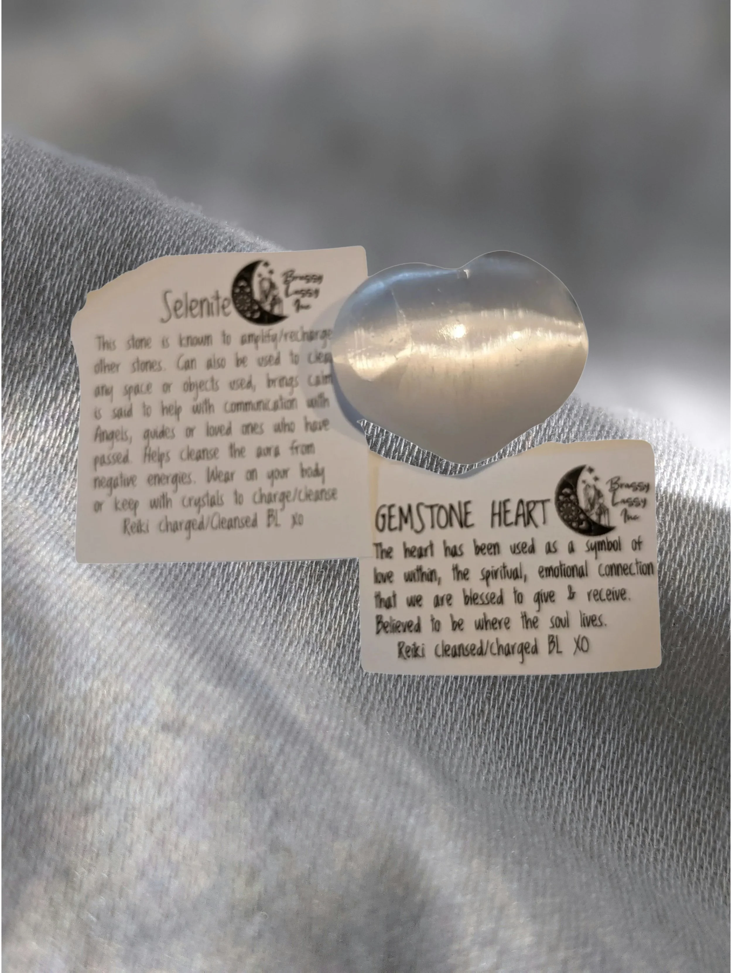 🤍 Selenite Heart – Clarity, Calm & Energetic Renewal