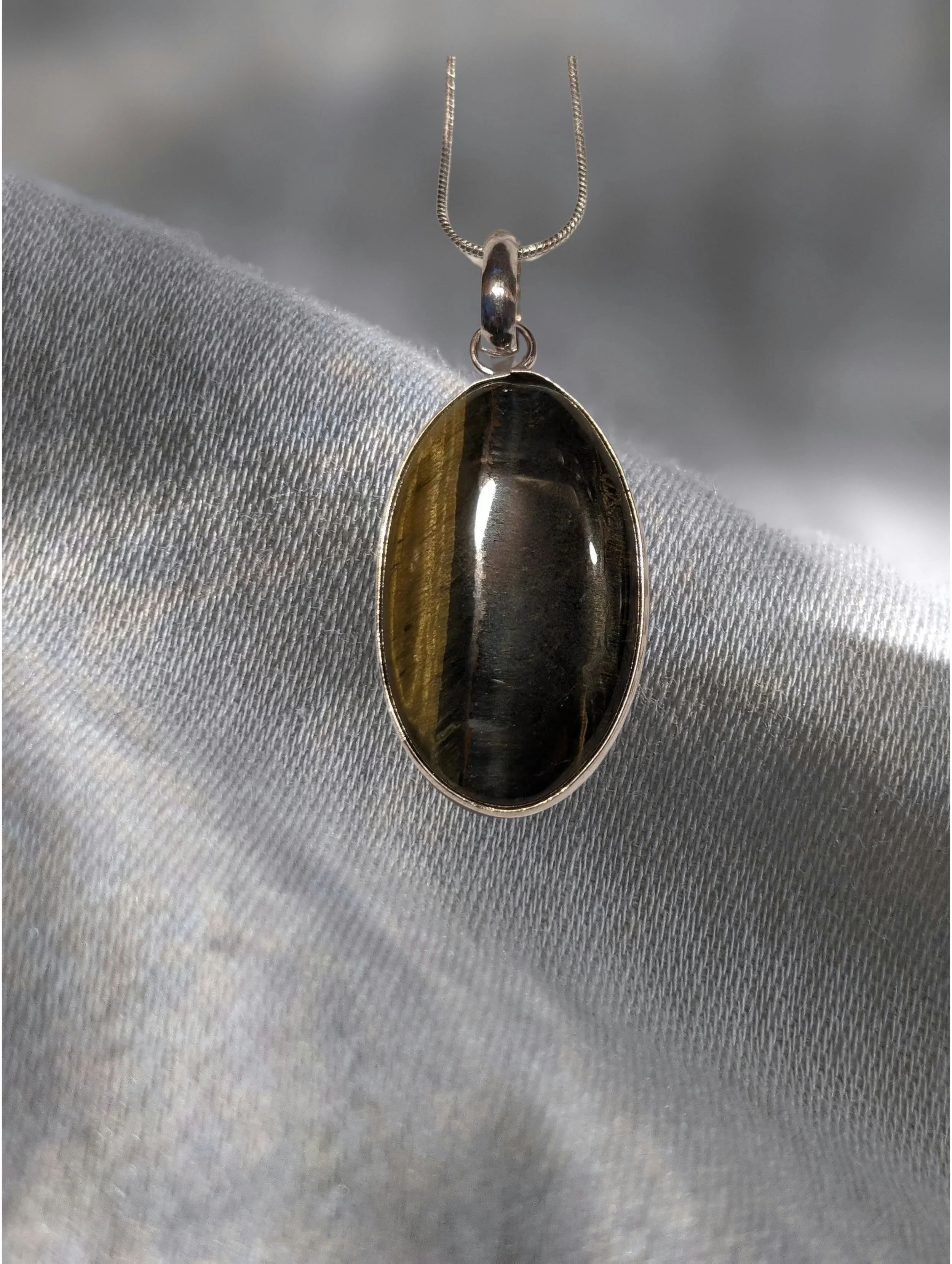 🐯✨ TIGER’S EYE OVAL PENDANT ✨🐯 🌙✨ Strength • Clarity • Grounding ✨🌙