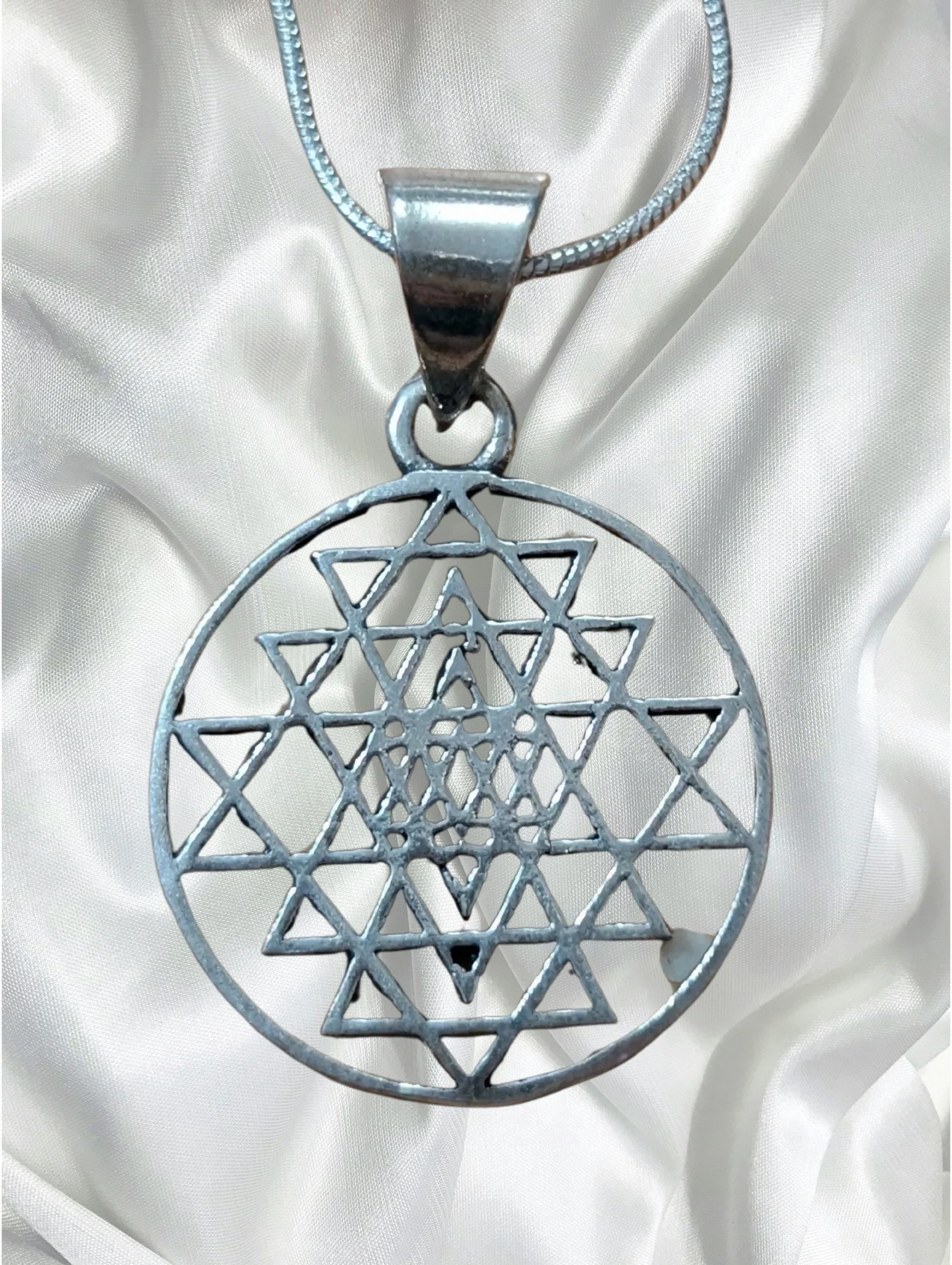 Sri Yantra Sacred Geometry Amulet – Silver Plated