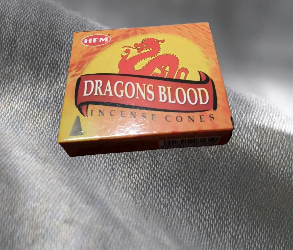 🐉🔥 DRAGON’S BLOOD INCENSE CONES 🔥🐉 🌙✨ Protection • Grounding • Energetic Strength ✨🌙