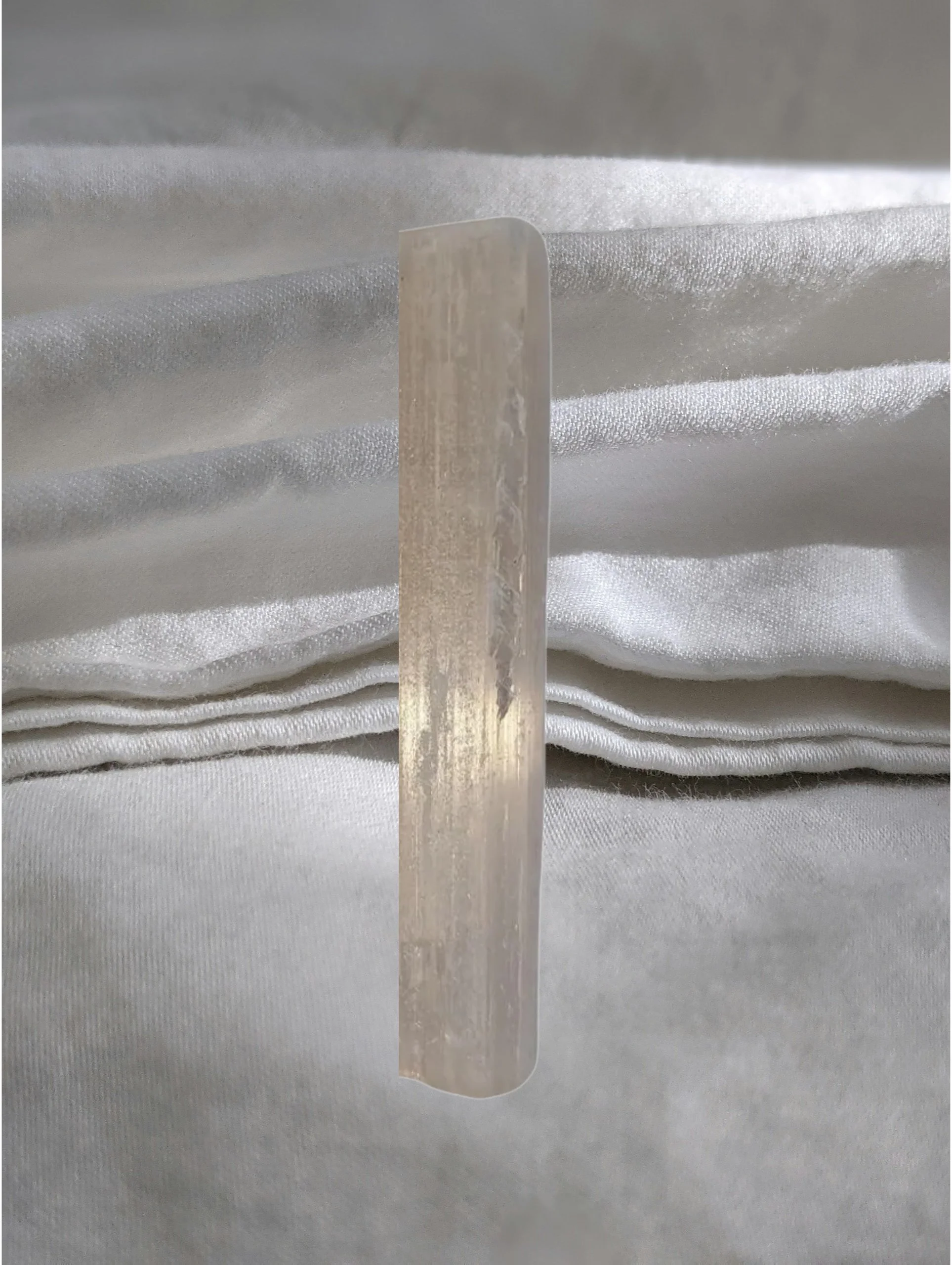 🤍 Selenite Mini Log – Cleansing, Clarity & Peace