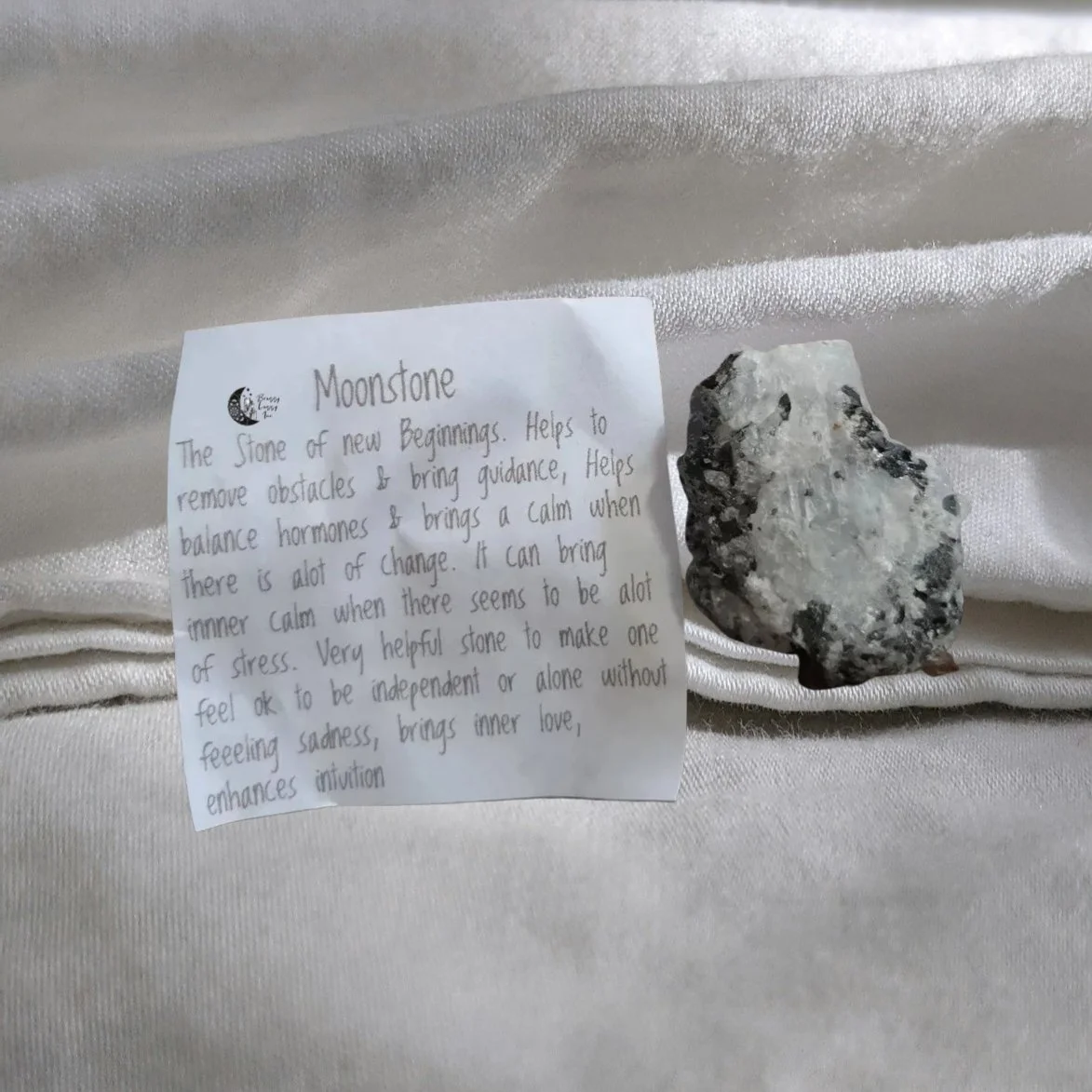 Moonstone Raw – Intuition, New Beginnings & Feminine Flow