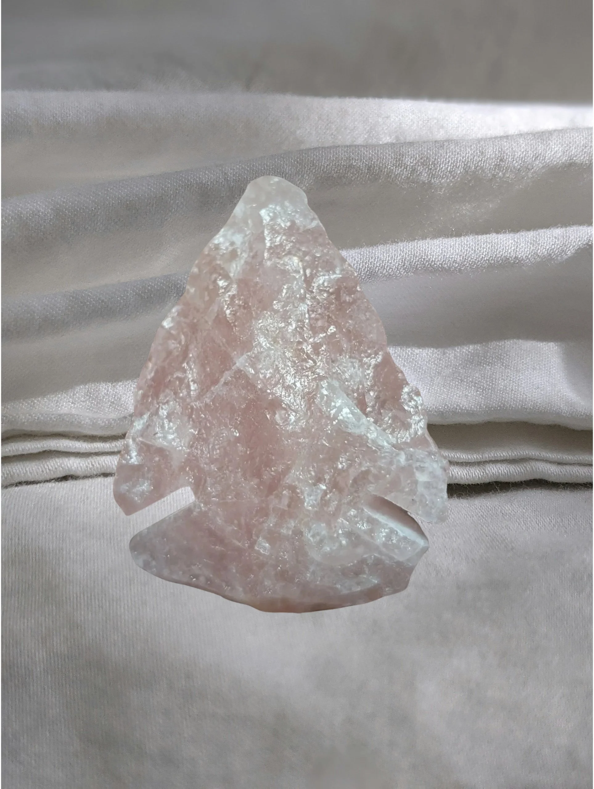 🏹💗✨ Rose Quartz Arrowhead (Approx. 1–2") ✨💗🏹  💗✨ Love • Compassion • Emotional Healing • Comfort • Heart-Led Direction 🌸🌙