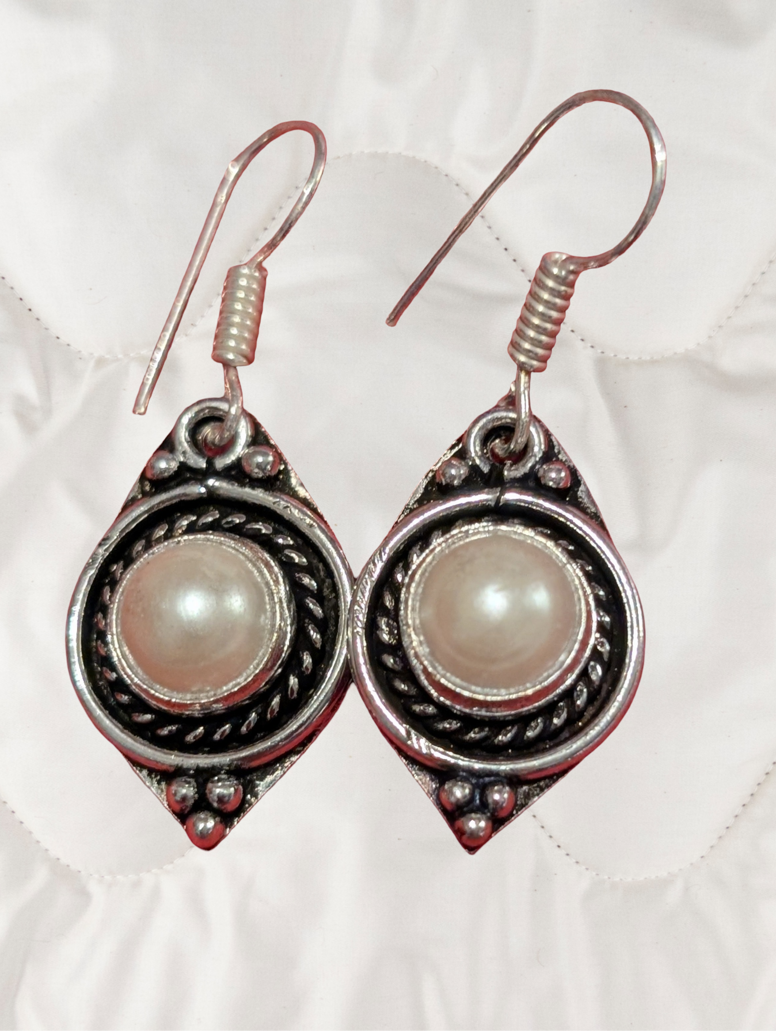 🌊 Tide Scroll Pearl Earrings