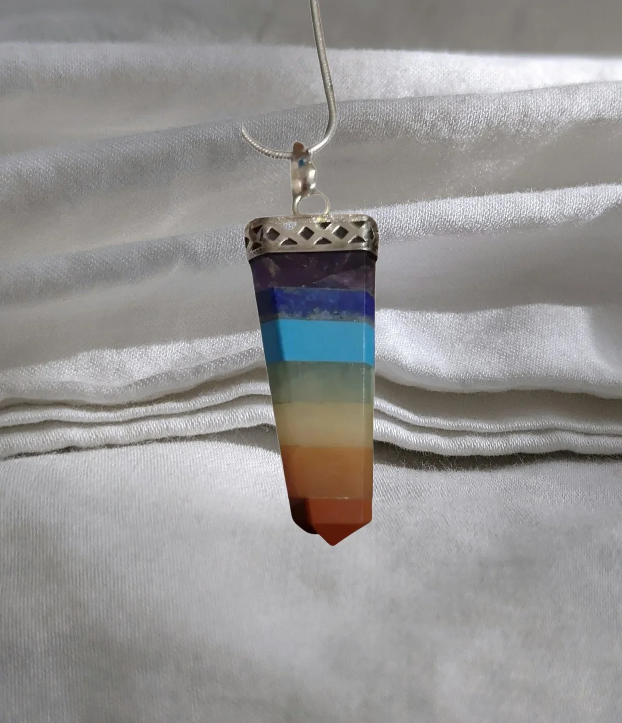 🌈🔮✨ Chakra Flat Point Pendant ✨🔮🌈  🌈✨ Alignment • Harmony • Balance • Energy Flow • Wearable Support 🧘‍♀️💫