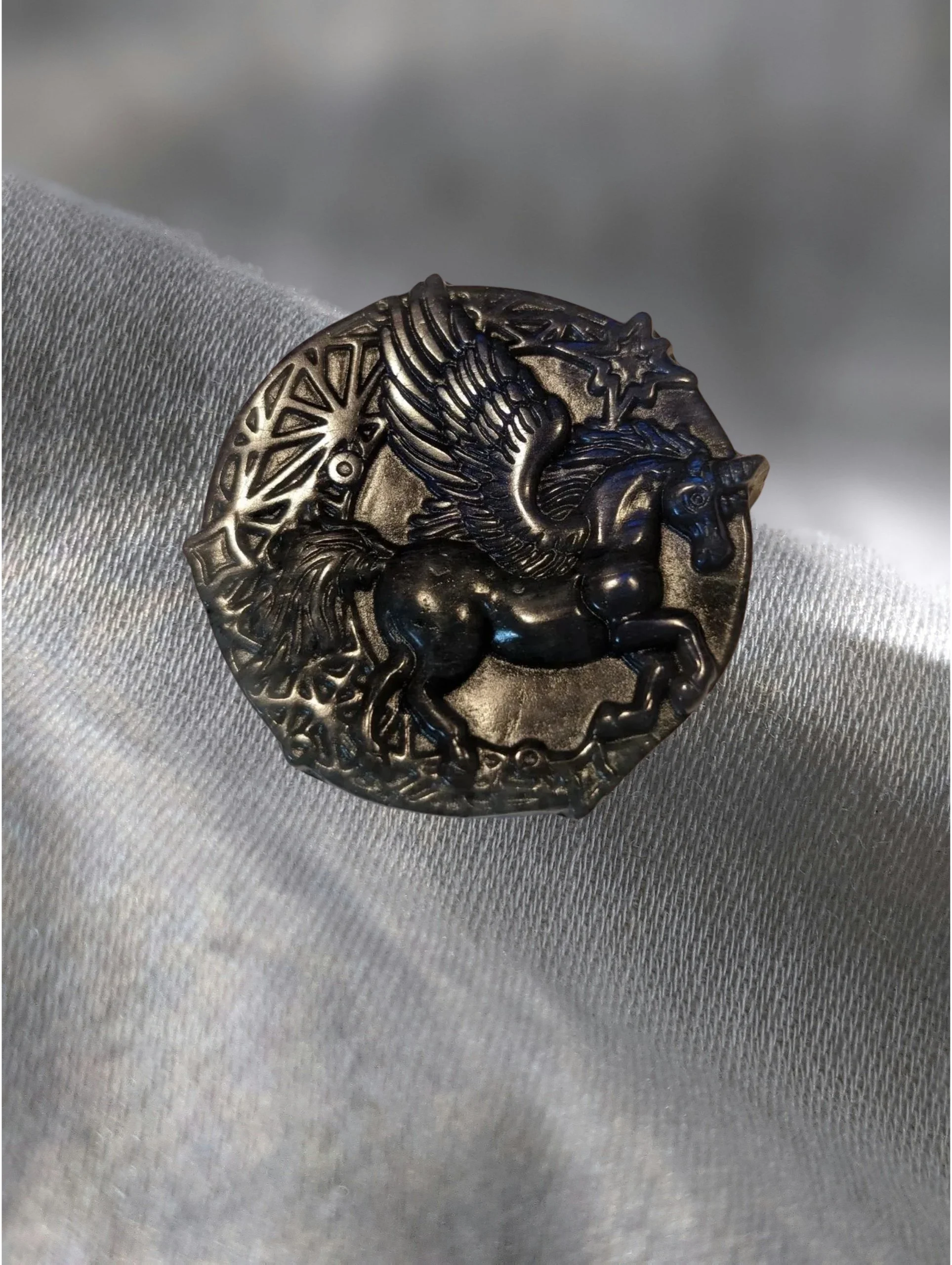 🦄Unicorn detailed Labradorite coin-Self-expression, aura healing, courage, transformation