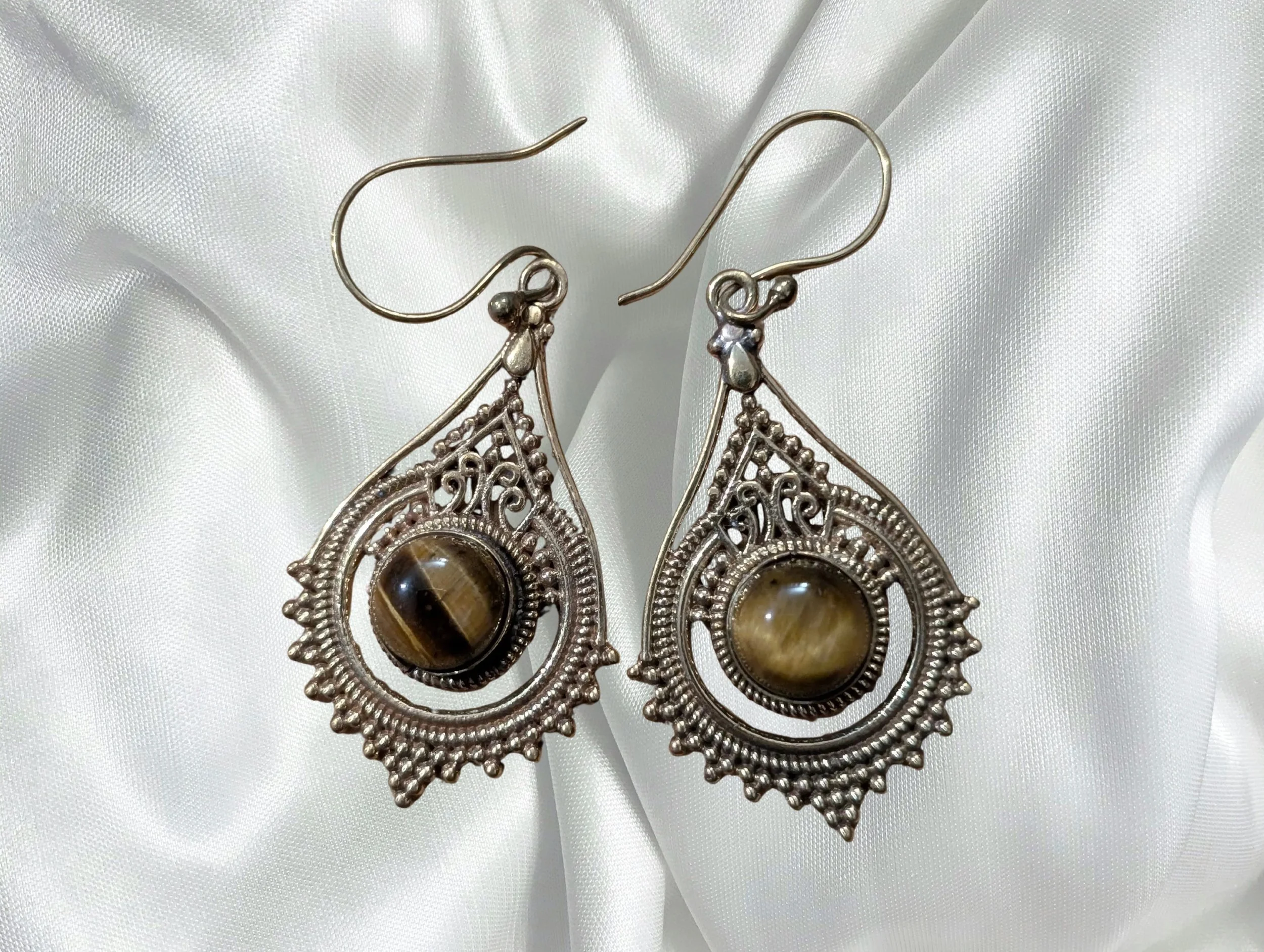 Tiger’s Eye Guardian Drop Earrings – Brass