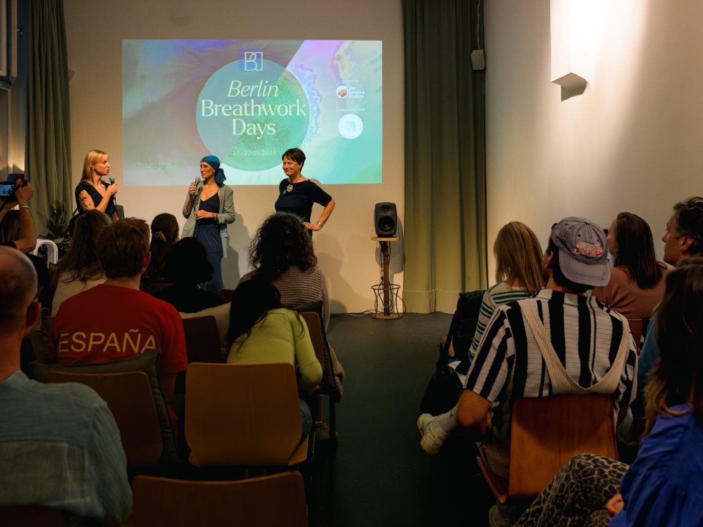 BerlinBreathworkDays_Film_Aware (17).jpg