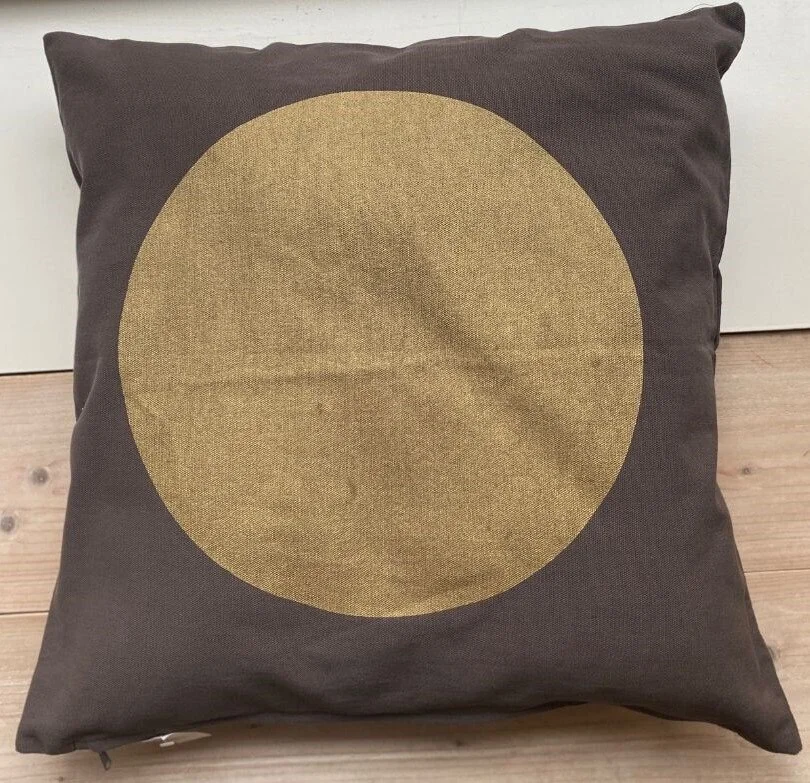 BE GOLDEN SUN by The Lovers & Leaders, Kissenbezug Grau + Kissenfüllung Bio-Baumwolle, Handsiebdruck GOLD 60x60cm