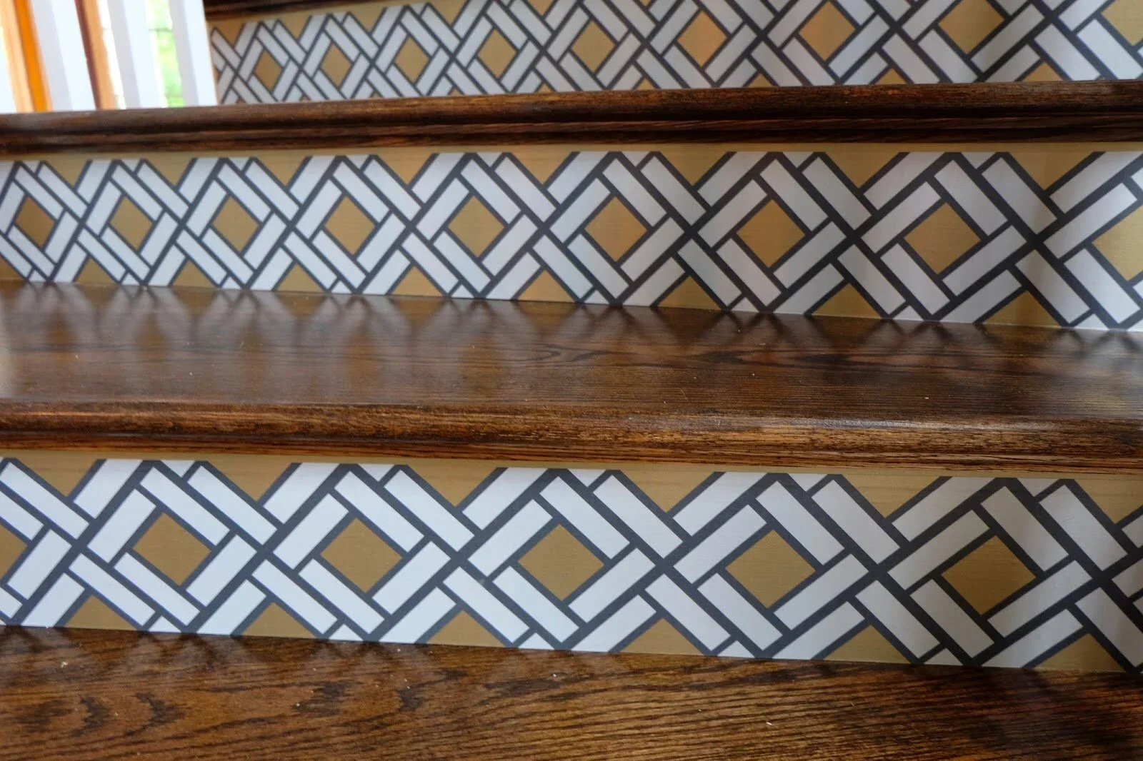 BB Wallpaper - Wellington on Stairs.webp