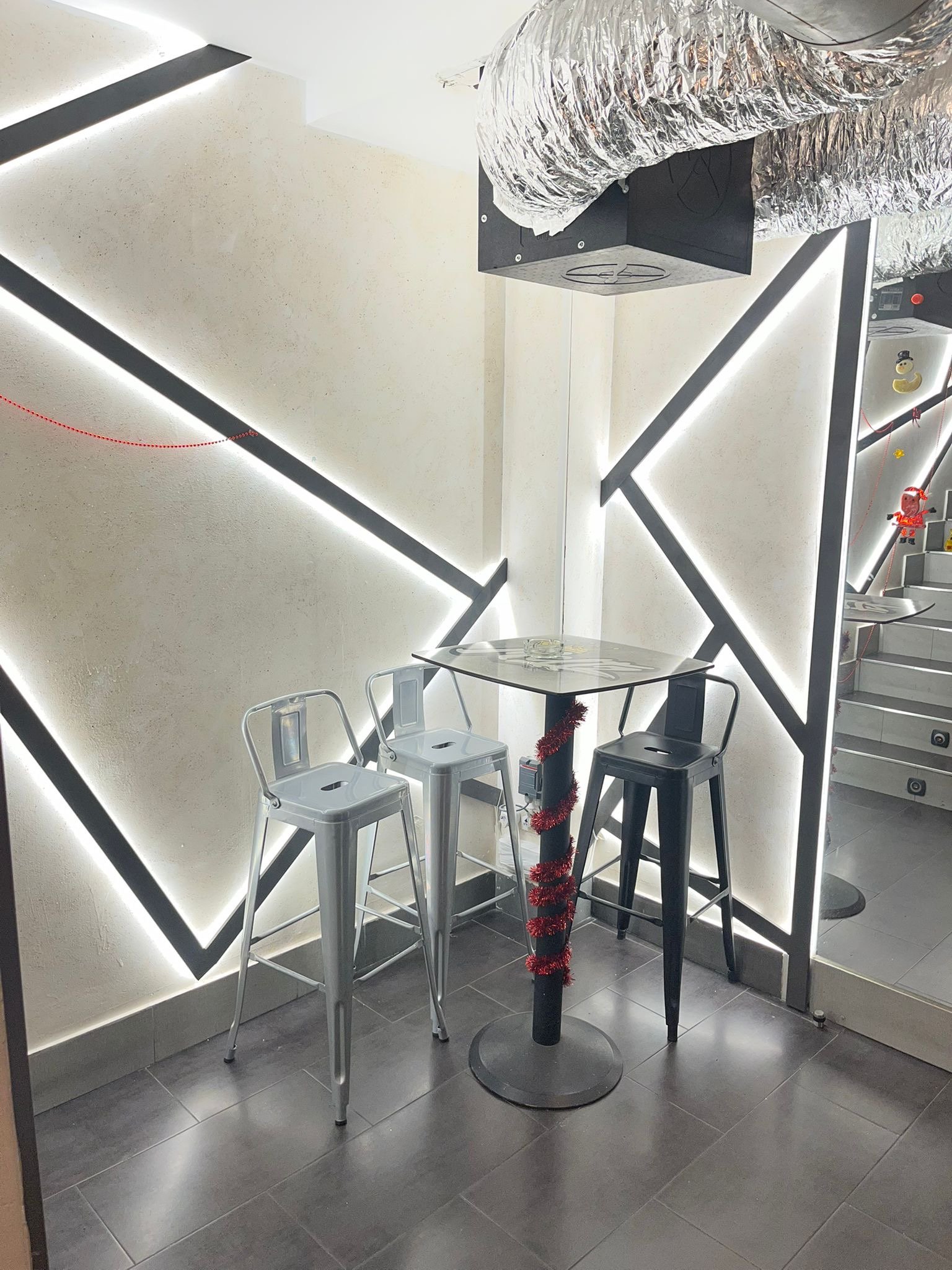 Cannabis Etiquette in Madrid: How to Respect the Club Culture