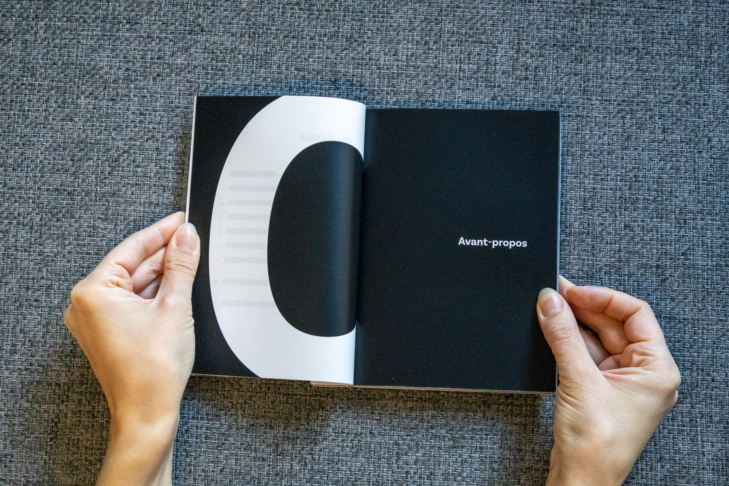 Page de livre avec le titre 'Avant-propos' en français, sur un fond noir.