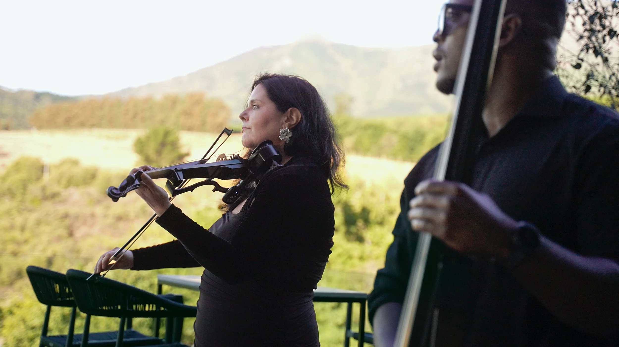 Cape Town Flo performing for Standard Bank executives at Quoin Rock Wine Estate in Stellenbosch. The electric violin and bass duo creates a contemporary African music experience for corporate events, conferences and VIP gatherings.