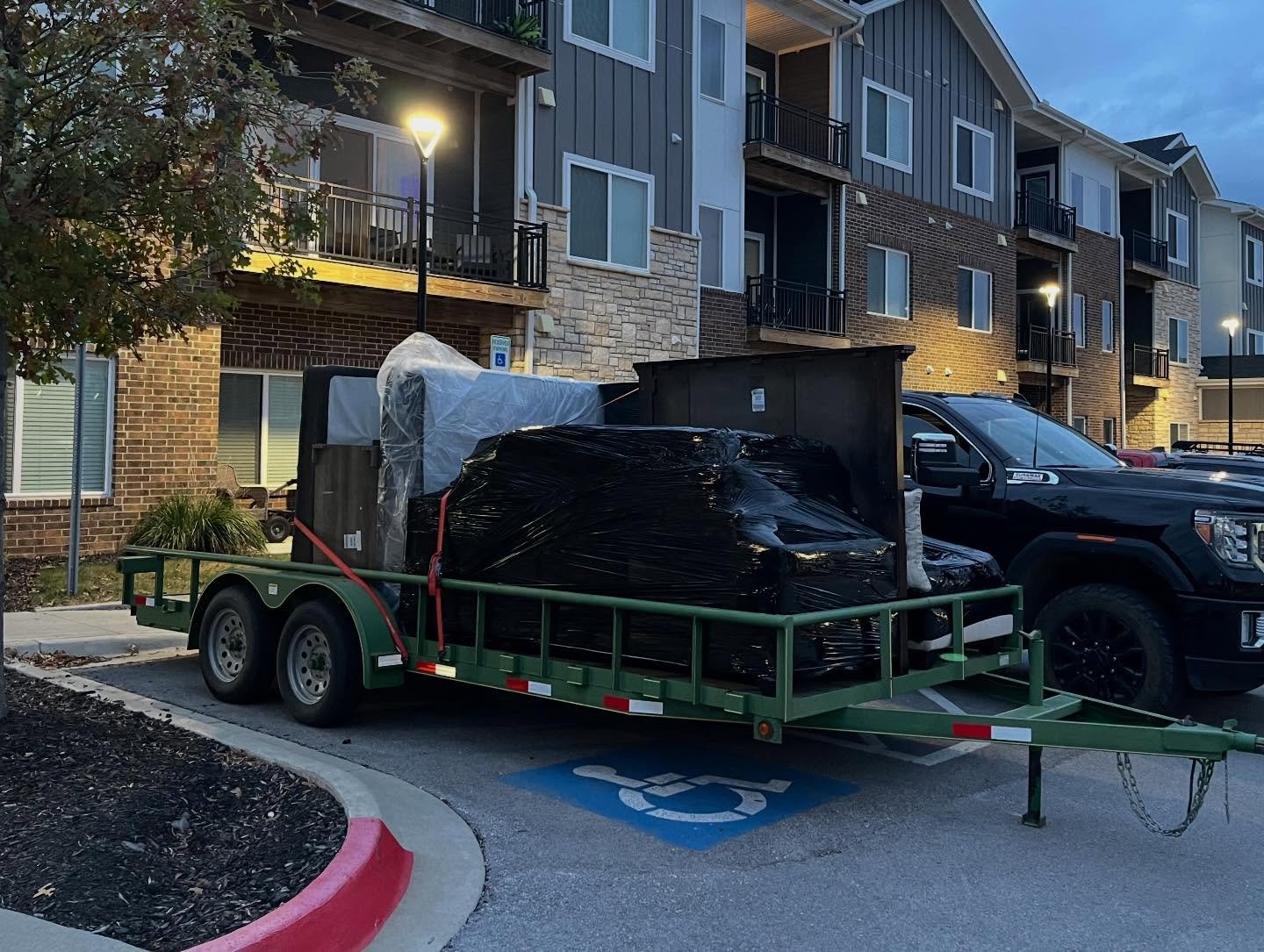 Major Movers LLC &ldquo;Loading&rdquo; service is just one of the many services we offer. Check out our page, LINK AT THE BOTTOM 👇🏽👇🏽👇🏽

We loaded up our clients belongings from their 1 Bedroom Apartment, wrapped it all up &amp; protected it, l