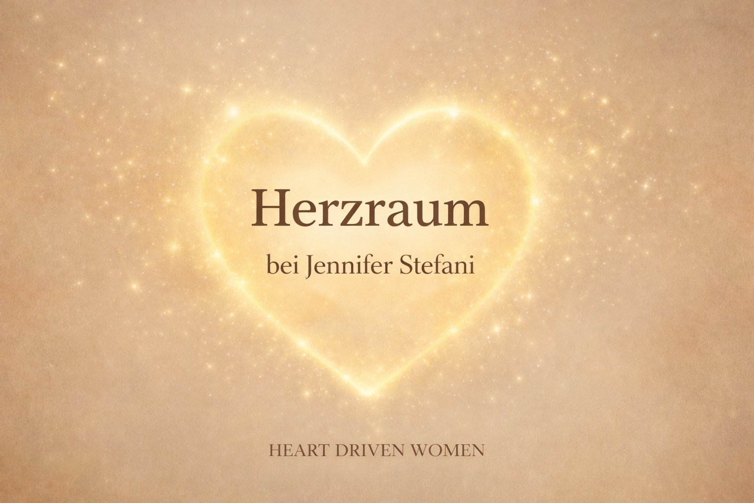 Ein goldenes, leuchtendes Herz aus kleinen Sternen auf einem goldenen Hintergrund. Darin steht in großen, braunen Buchstaben: "Herzraum". Darunter in kleineren Buchstaben: "bei Jennifer Stefani". Am unteren Rand des Bildes steht in braunen Buchstaben: "HEART DRIVEN WOMEN".