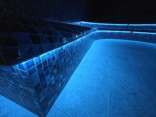 Hammam — Mosaïque hammam sous éclairage LED — Spa La Rotonde, Le Monêtier-les-Bains
