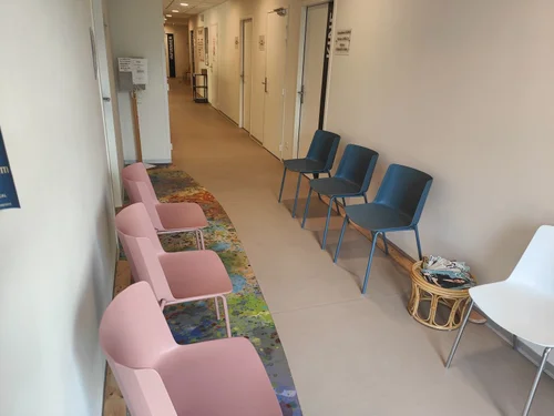 Espace d’attente — Sol souple intégration décor — Pôle santé, Espinasses