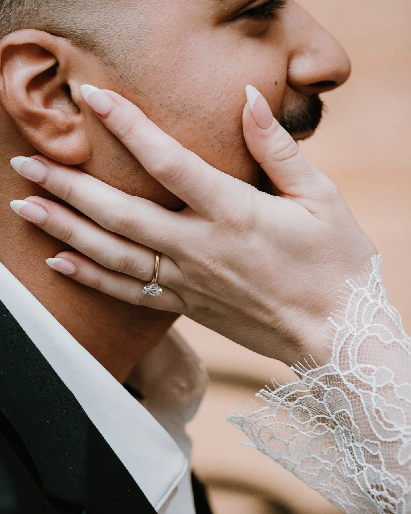 Stole a few moments in between the exhibits&hellip;
honestly not sure which one people were supposed to be looking at.#weddingphotos #newenglandwedding #wedding