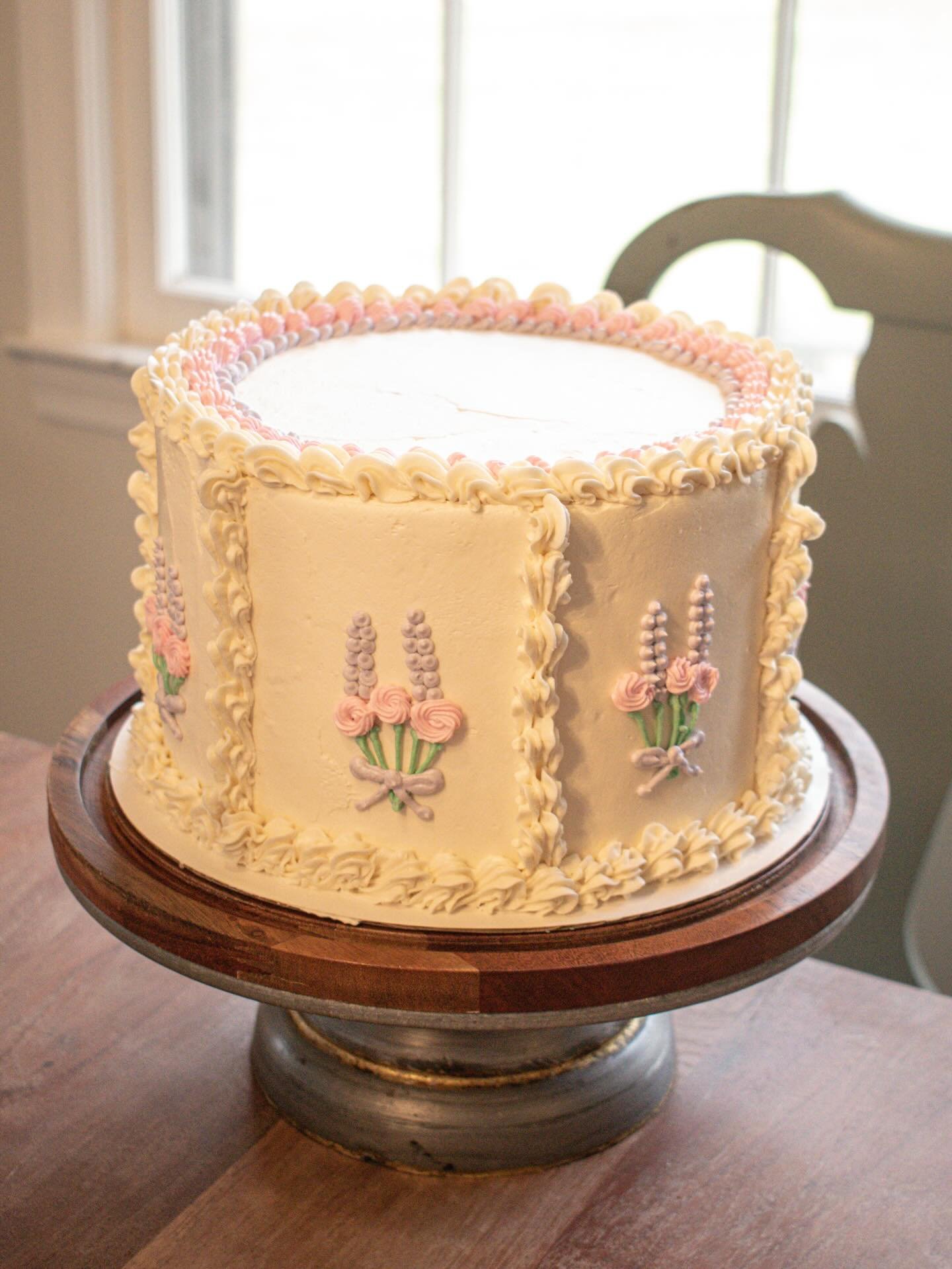 Now a permanent moment for the cake! Celebrating sweet moments with this gluten and dairy free, 6-layer chocolate cake topped with almond butter frosting! 🍫✨ Made with love for the sweetest baby shower. 💕 

#GlutenFree #HomemadeWithLove #BabyShower