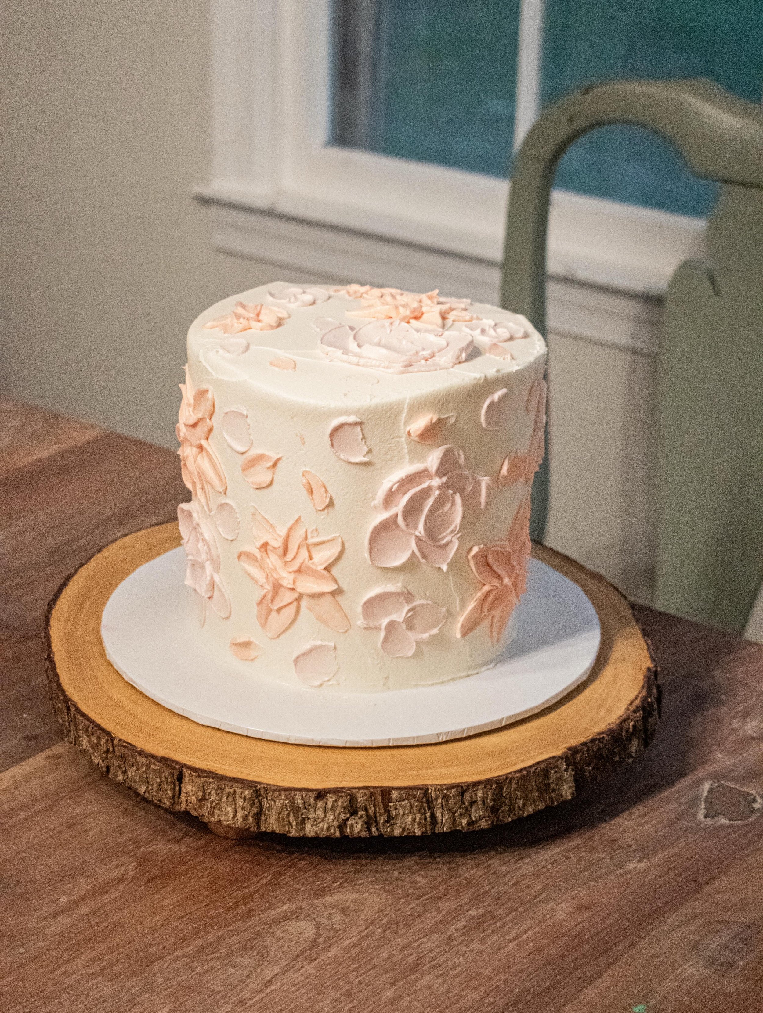 A sweet baby shower cake! A vanilla cake with a strawberry filling all gluten and dairy free! Making cakes for our community brings so much joy and allows me to be creative! 

#glutenfree #dairyfree #babyshower #cake