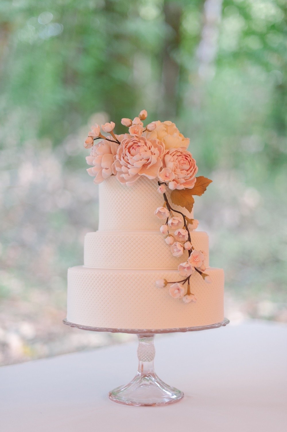 Private Home & Garden Wedding | Forest Grove, OR | Featured in Style Me Pretty | Photography by Briana Morrison