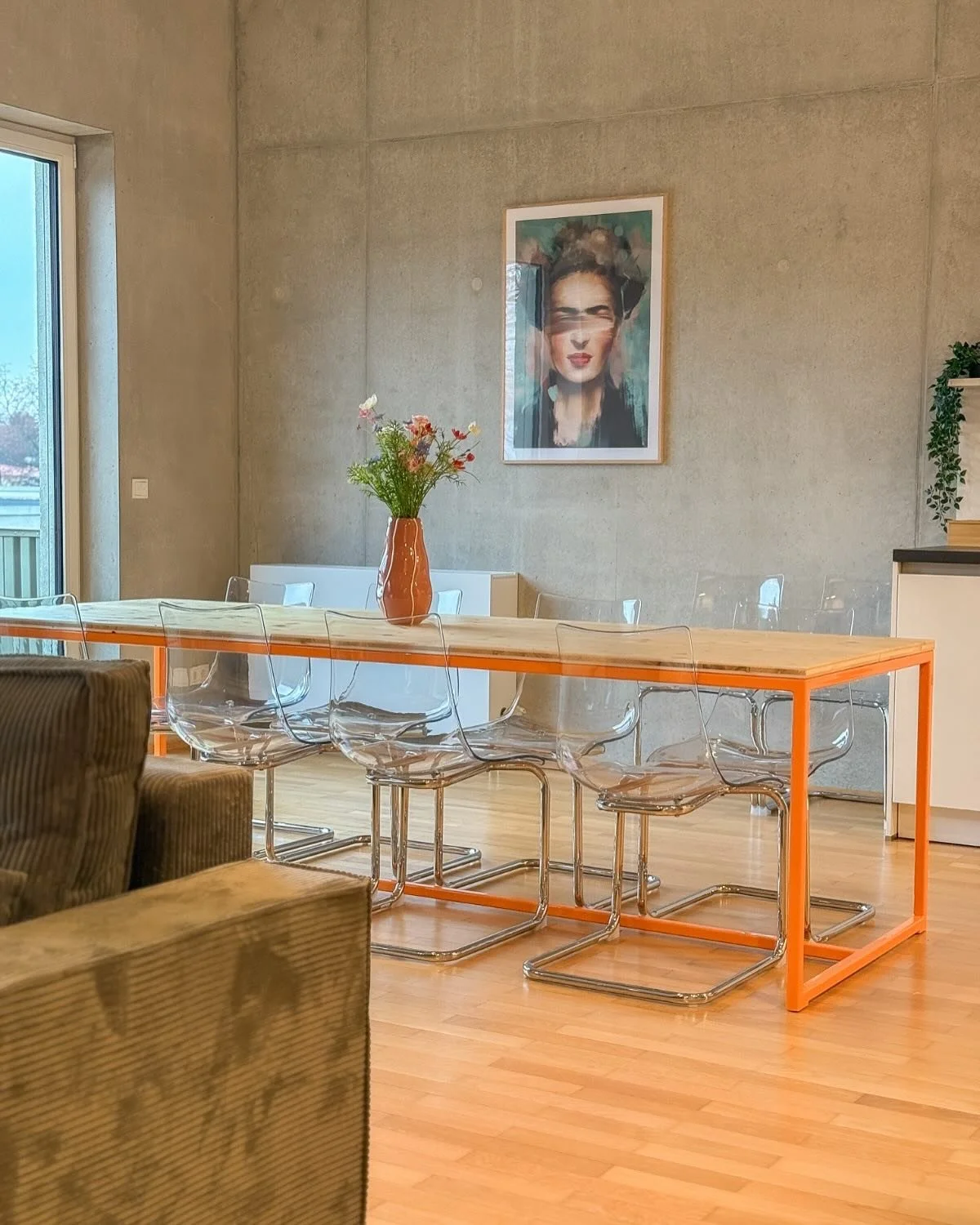 🌟 Neu in Memmingen: Sunset Loft II &ndash; Mehr Luxus, mehr Komfort! 🏙️✨

Ab sofort gibt es neben dem beliebten Sunset Loft ein weiteres exklusives Apartment &ndash; das Sunset Loft II! 🏡 Mit Platz f&uuml;r bis zu 8 Personen, modernem Design im st