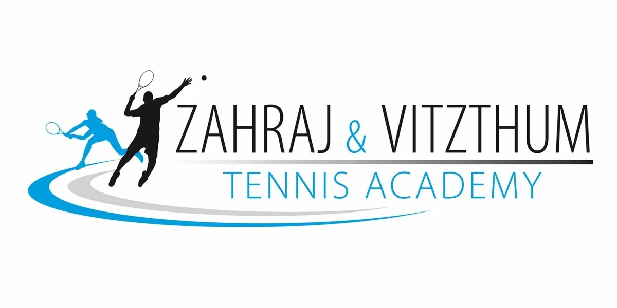 Logo der Tennisakademie Zahraj & Vitzthum mit einem schwarzen Tennisspieler und einem blauen Tennisspieler, die auf einem Tennisplatz spielen.