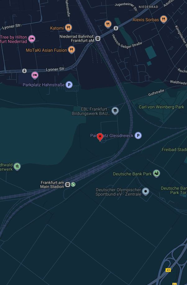 Digitale Karte von Frankfurt am Main mit Markierungen von Straßen, Parks, und Sehenswürdigkeiten, inklusive Bahnhof, Stadion und Parks.