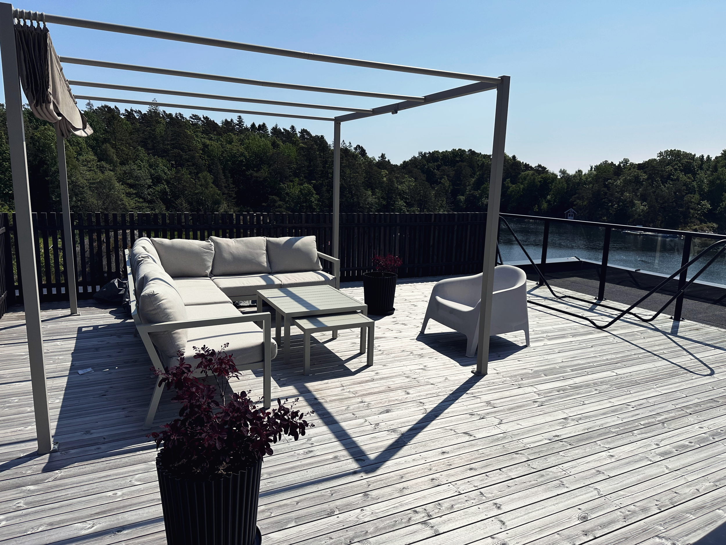 Moderne bolig på Dvergsnes, Kristiansand. Takterrasse, pergola.